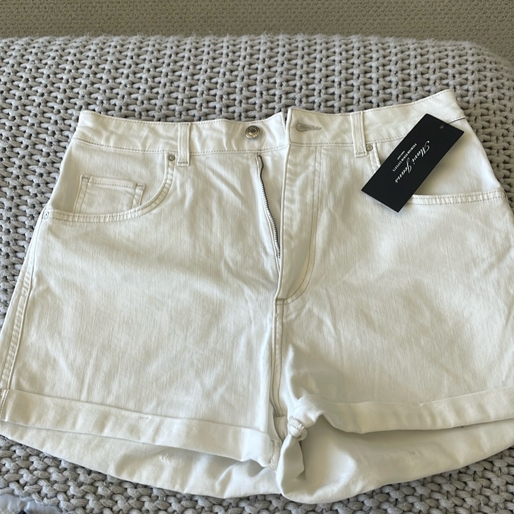 Mavi Clara high rise roll cuff shorts, off white size 10/30 never worn tags on